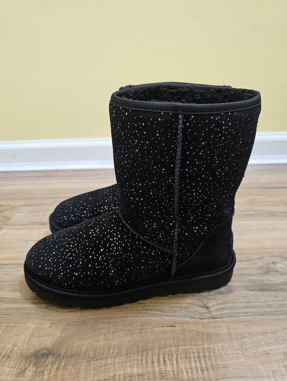 UGG Classic Short Metallic Spots - Picture 4 of 13